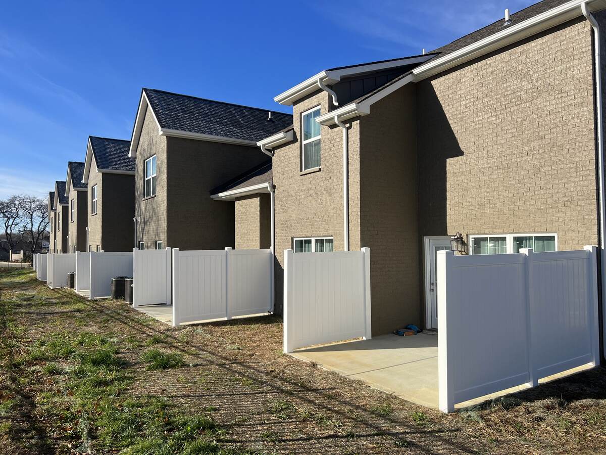 White vinyl fence installation for townhomes in Murfreesboro, TN