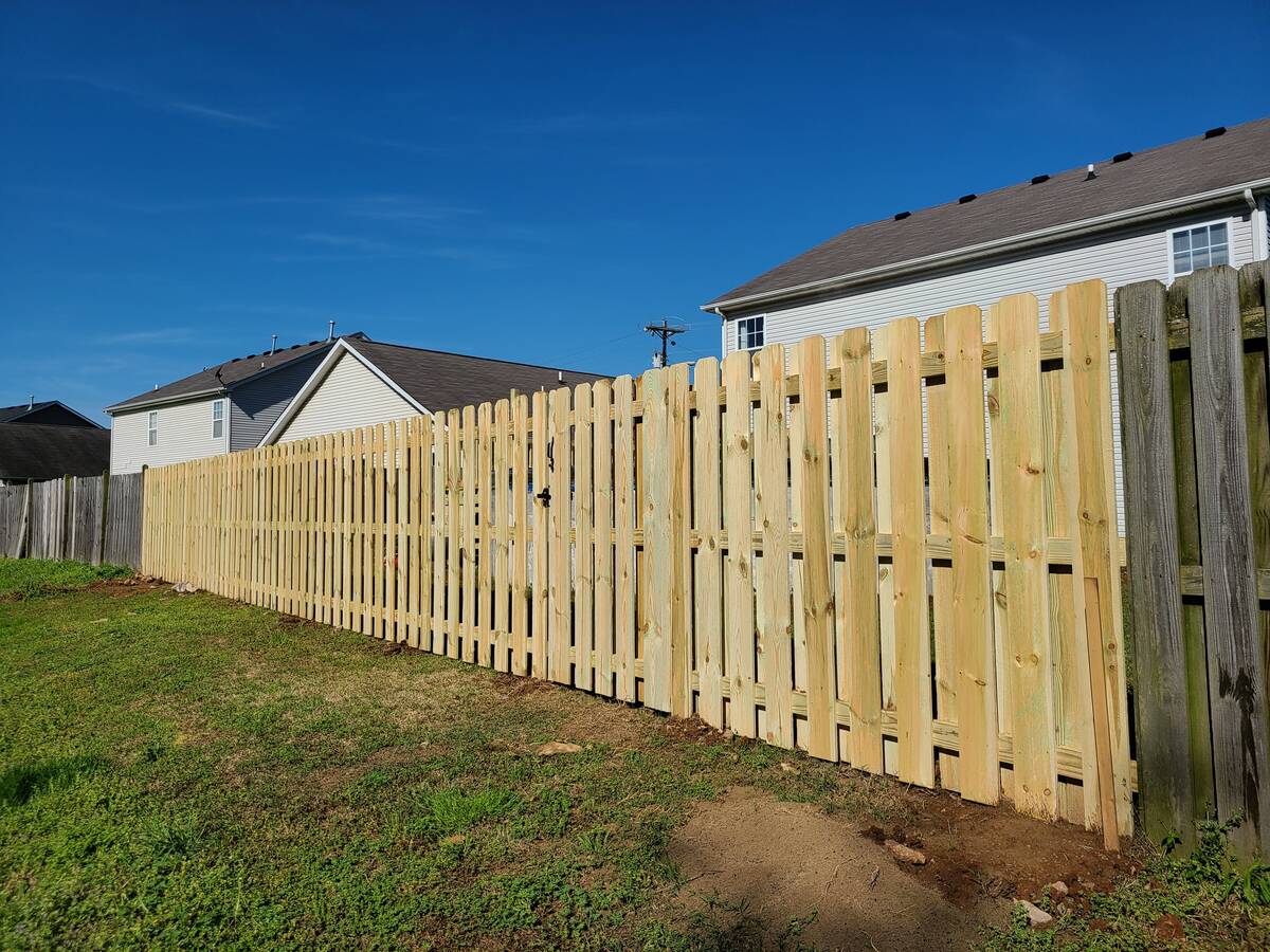 Scalloped wood fence by Master Fence in Murfreesboro, TN